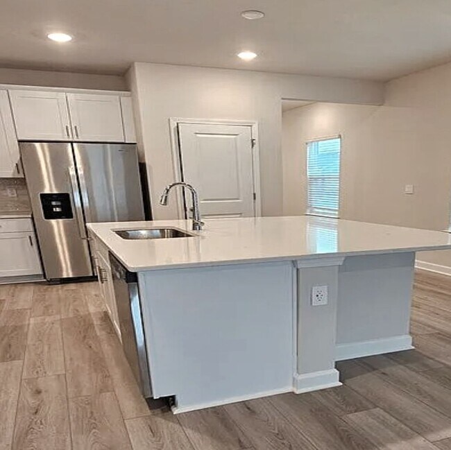 Building Photo - A Place to Call Home in Cypress Ridge 3 Bedroom Rental