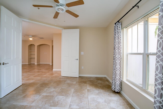 Building Photo - 5015 Fairways Cir
