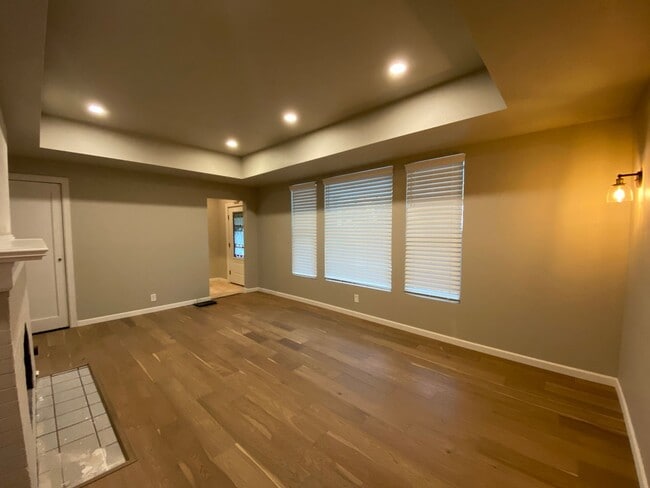 Building Photo - Beautifully Updated South Hill Home in Spo...