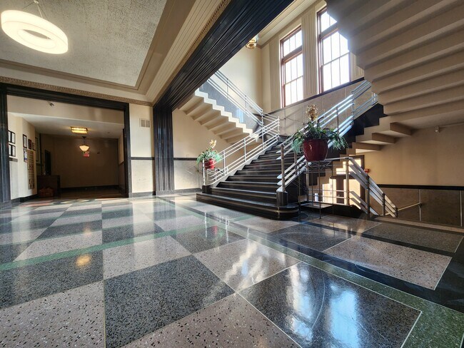 Building Photo - 224 1st Ave SW