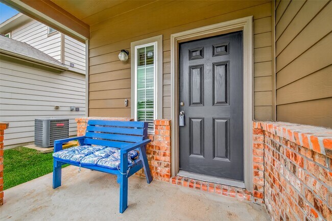 Building Photo - 10314 Douglas Fir Villa Ave