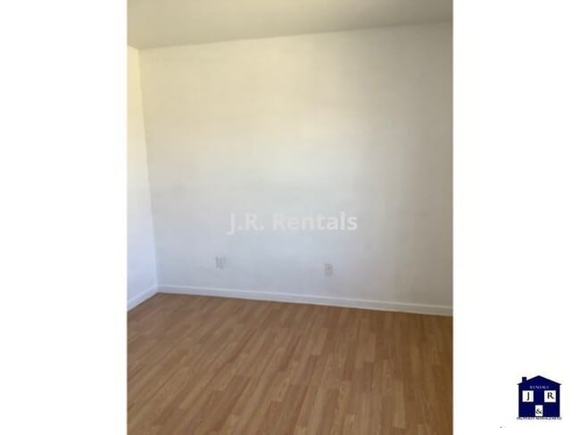 Building Photo - 413 Brittney Way