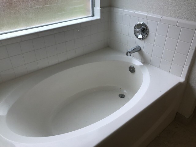 Building Photo - HUGE home in Red Oak!!