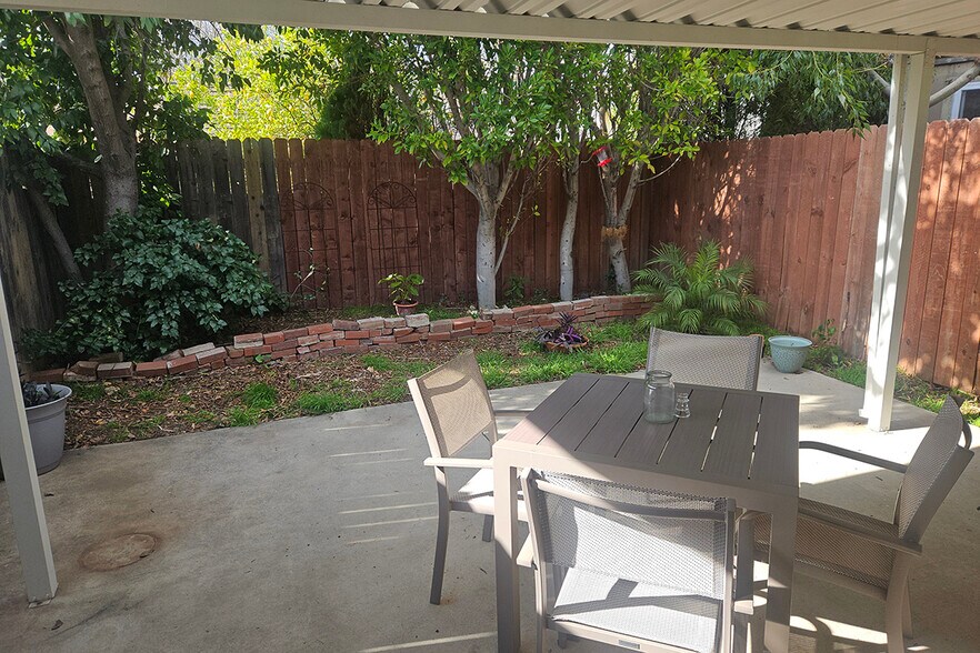 Building Photo - 211 N Huntington St