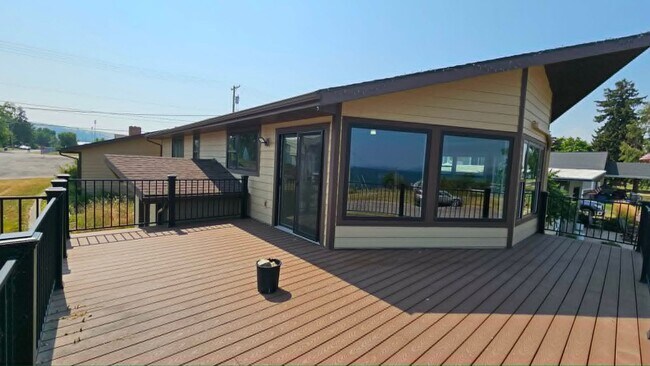 Building Photo - 410 3rd Ave E