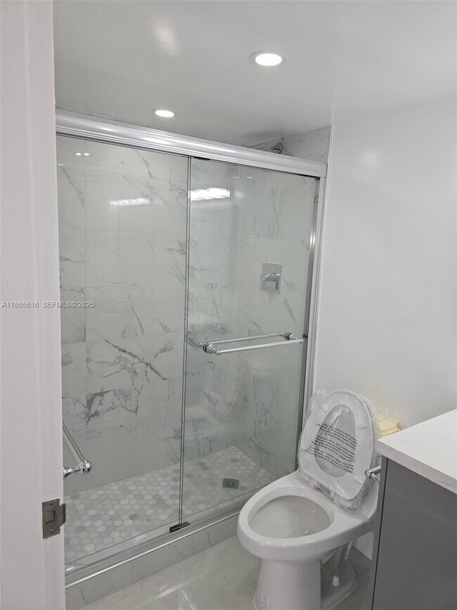 Building Photo - 17021 N Bay Rd