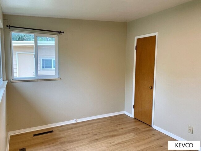 Building Photo - Ranch Style Across the Street from CSU!