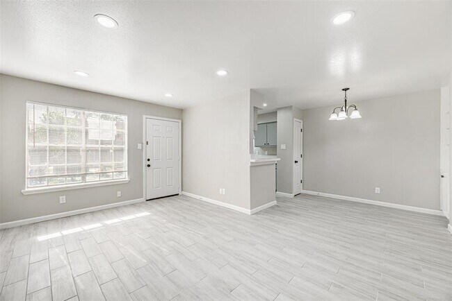 Building Photo - 5550 N Braeswood Blvd