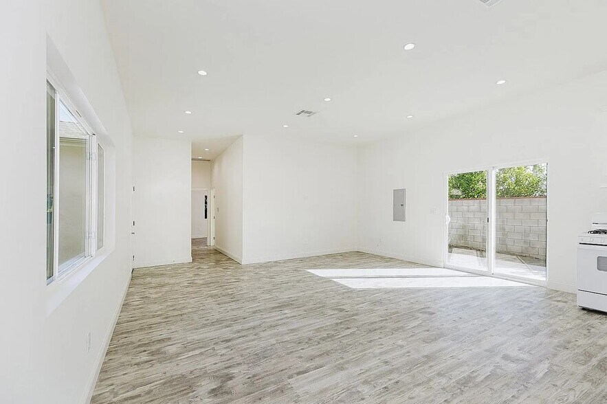 Building Photo - 9958 Marklein Ave