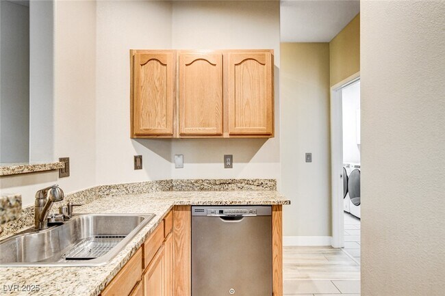 Building Photo - 8729 Red Brook Dr