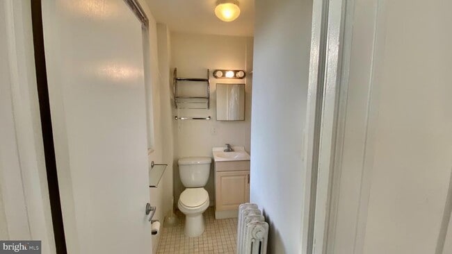 Building Photo - 332 S 17th St