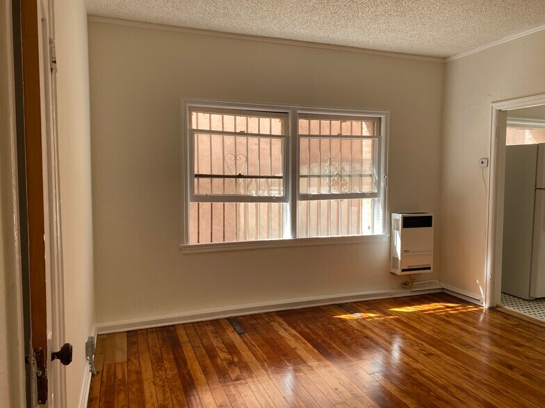 Building Photo - 545 S Hobart Blvd