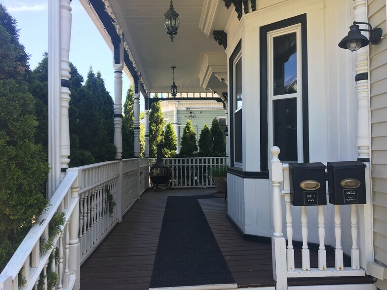 Front Patio - 87 Irving St