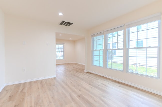 Building Photo - 1341 Peach St