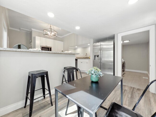 Building Photo - Beautifully Renovated Home with Modern Com...