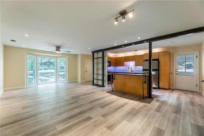 Building Photo - 1704 Emilie Ln