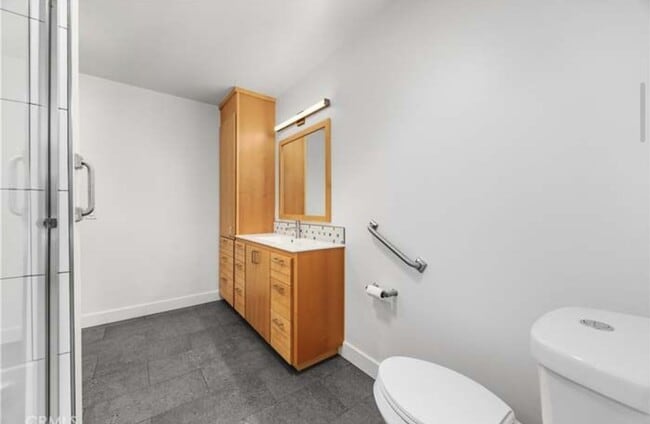Building Photo - Beautiful 4 Bedroom 4 Bath home on a cul-d...