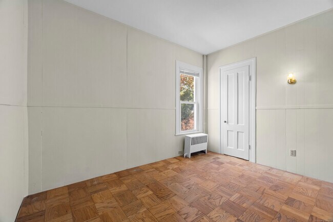 Building Photo - 671 Cornwall Ave