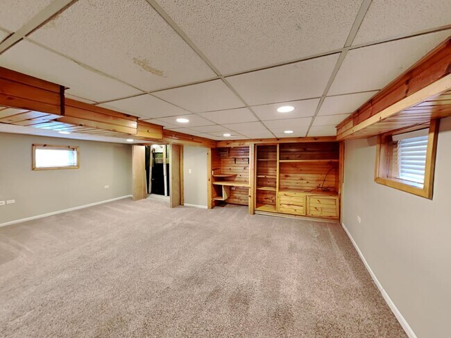 Building Photo - 2329 N 77th Ct