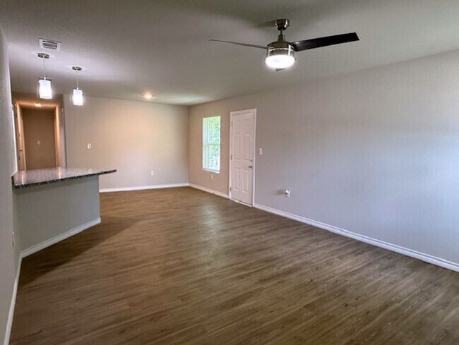 Building Photo - 2410 Westcliff Rd