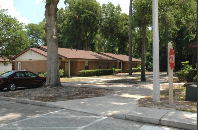 Building Photo - Greenleaf Garden Apartments