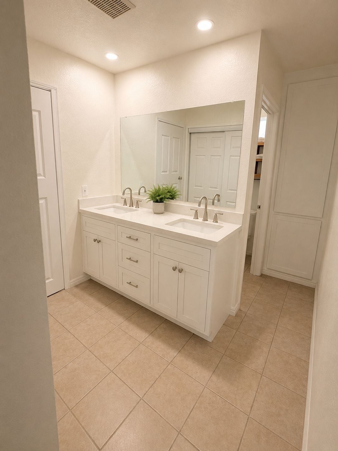MASTER BATHROOM #3 - UPSTAIRS - 2118 Obarr Pl