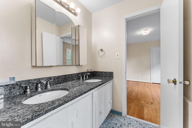 Building Photo - 9 Snug Hill Ct