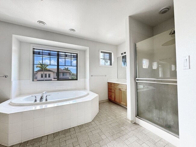 Building Photo - Spacious Ewa Beach Home with Central A/C