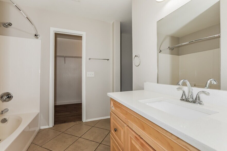 Building Photo - 1071 E Desert Moon Trail