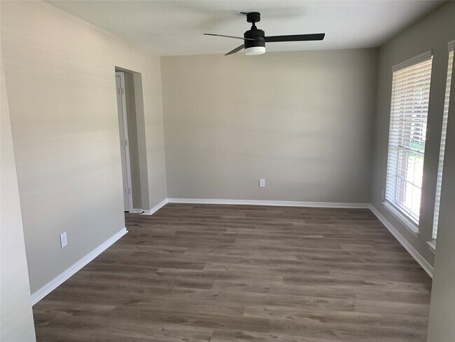 Building Photo - 22718 Tara Way Dr