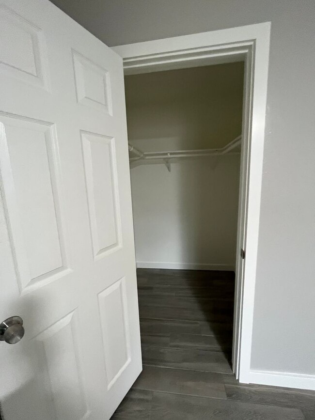 Building Photo - 2912 E Roeser Rd