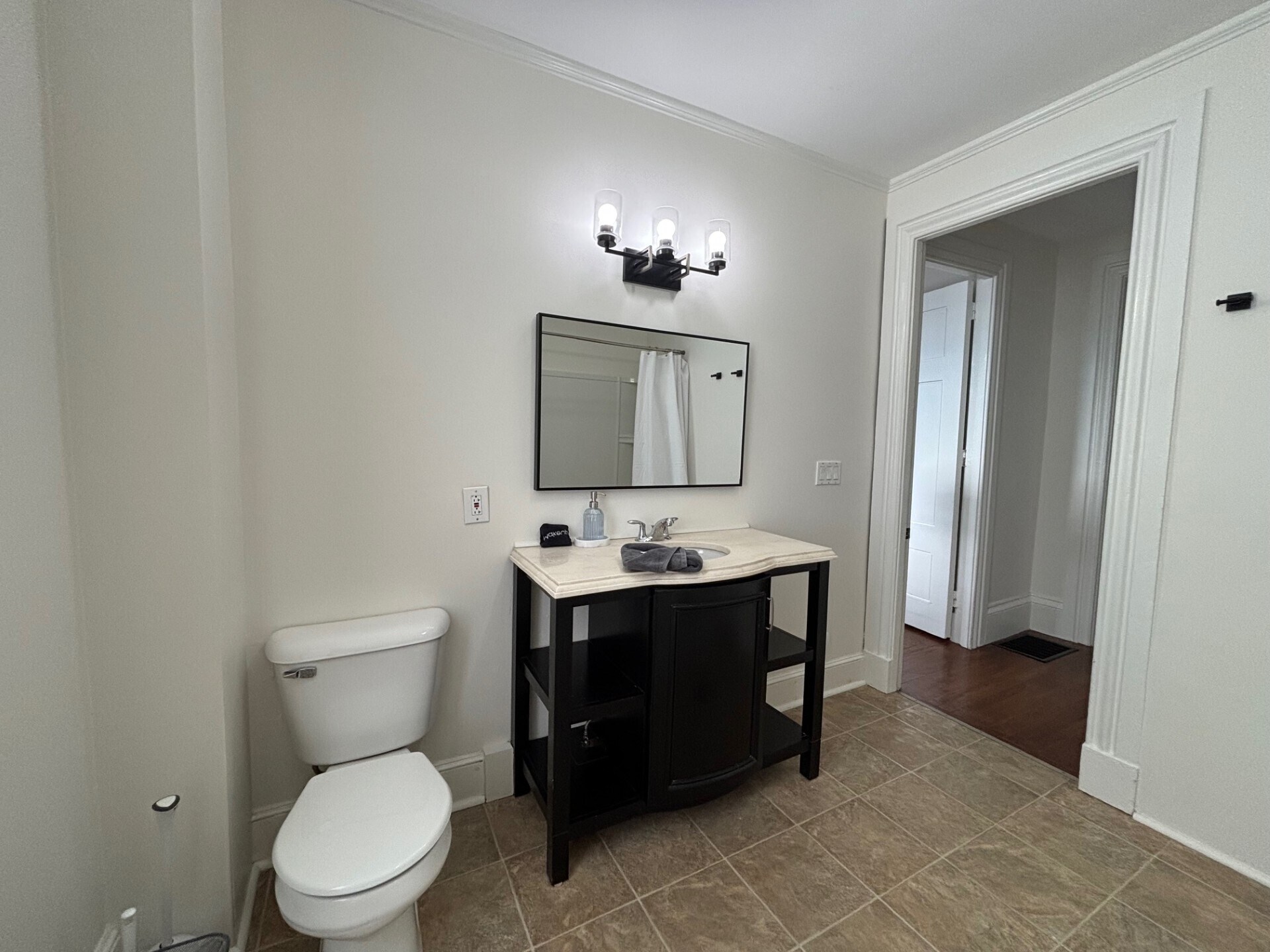 Building Photo - 77 Coggeshall Ave