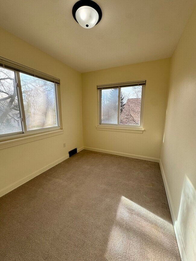 Building Photo - 234 E Pleasant St