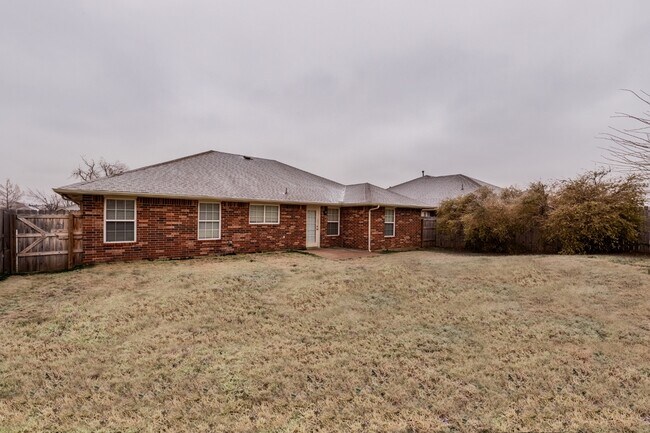 Building Photo - 15937 Katie Ridge Dr