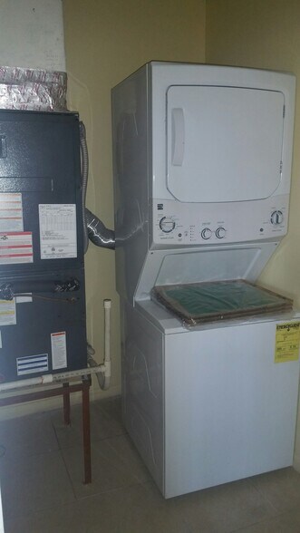 Building Photo - 7090 NW 173rd Dr