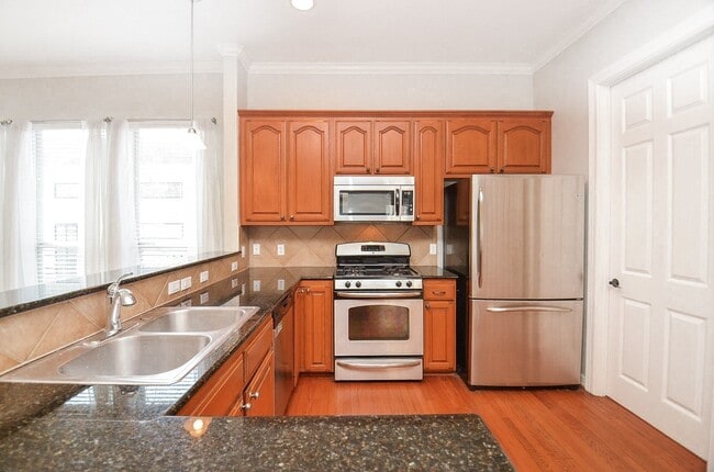 Building Photo - 1148 W 25th St