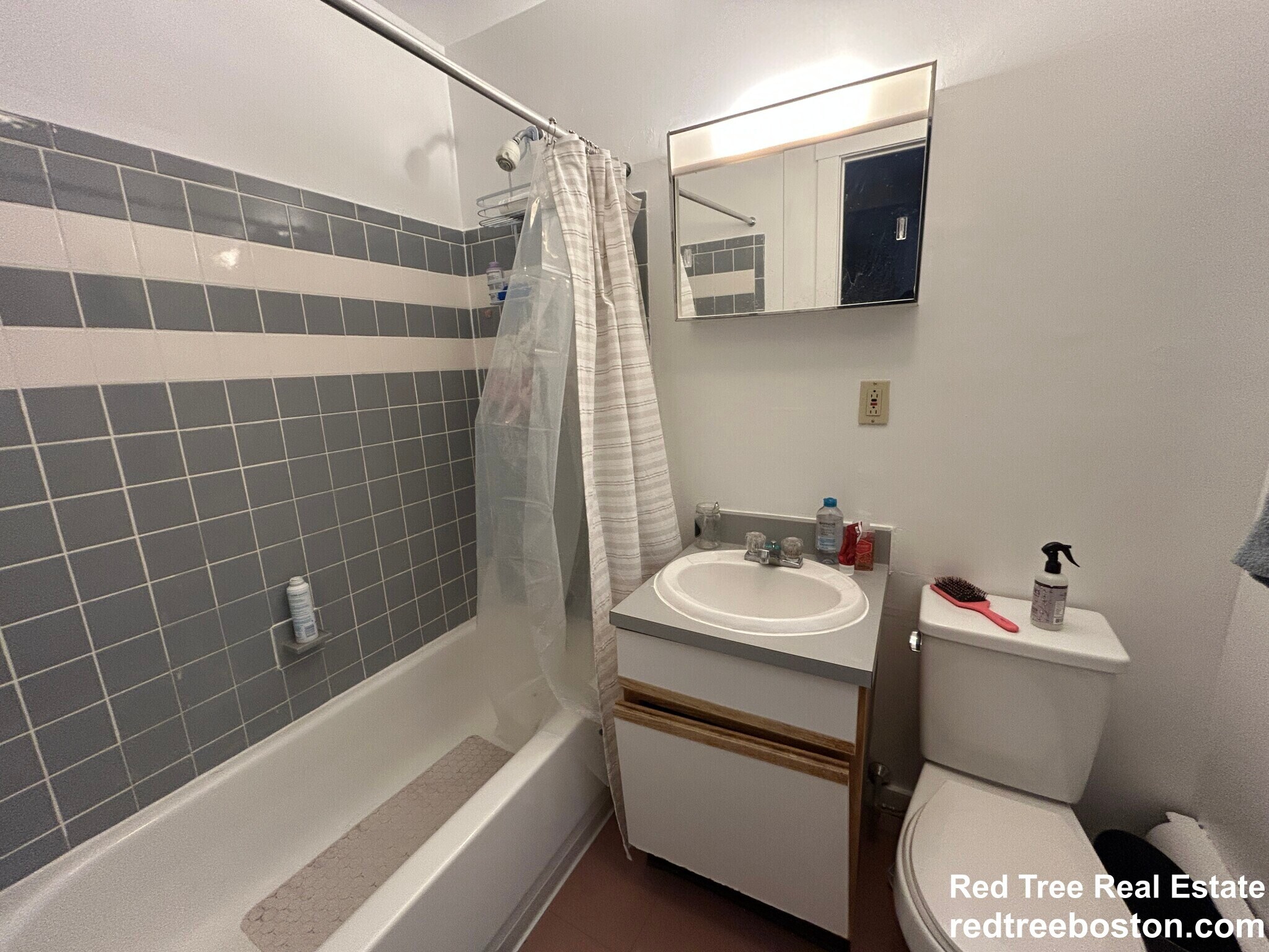 Apt 203 - 845 Beacon St