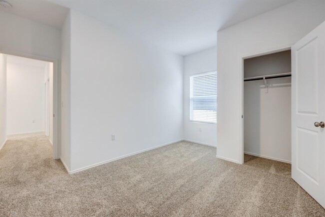 Building Photo - 2817 Dezmond Diamond Ct