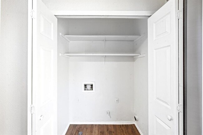 Building Photo - 10604 Lanshire Dr