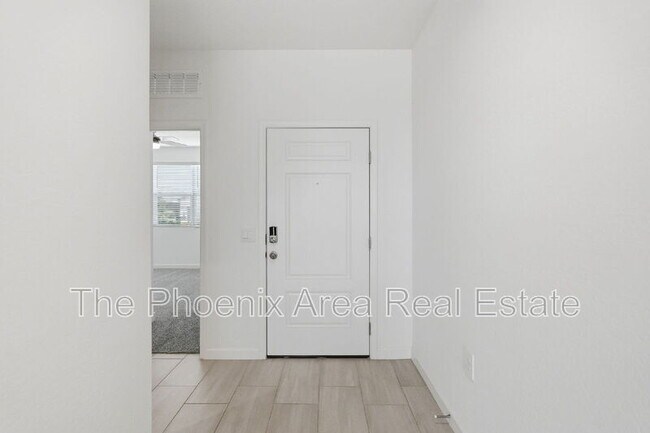Building Photo - 2761 W Seaver Ave