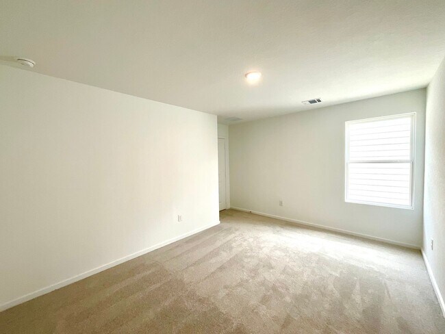 Building Photo - **APPLICATION RECEIVED** Modern 3-Bed, 2.5-Bath Home with Included Internet & Fenced Backyard in ...