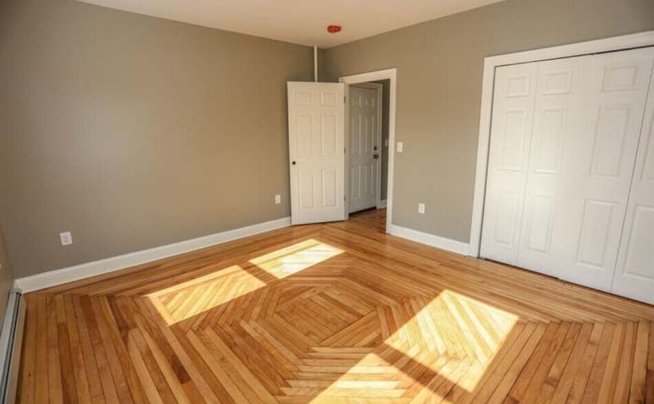 Building Photo - 1142 Cilley Rd