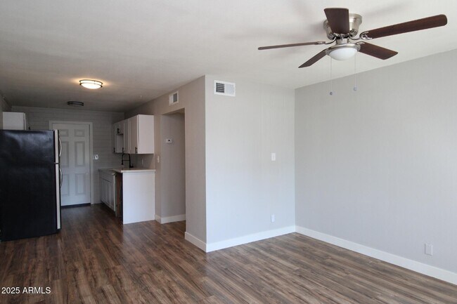 Building Photo - 6044 N 21st Ave