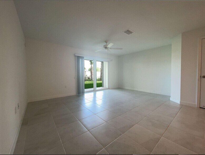 Building Photo - 6907 Broadwater Ln
