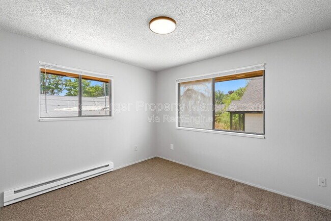 Building Photo - 2628 E Wellesley Ave