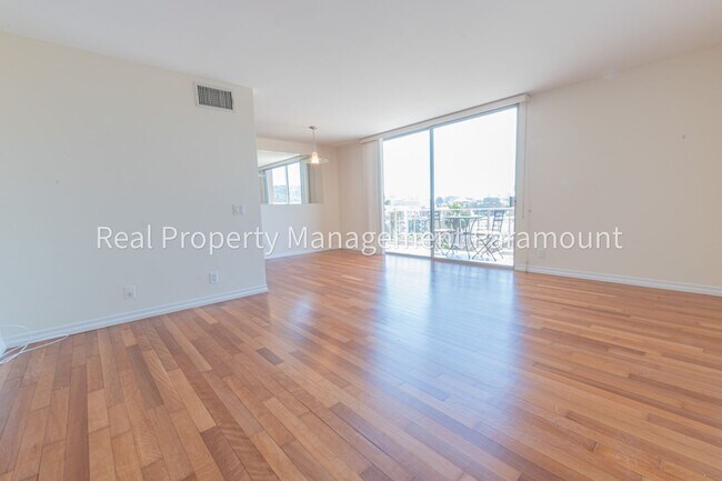 Building Photo - Beautiful One Bedroom Apartment in Los Ang...
