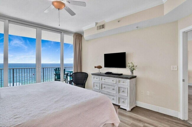 Building Photo - 365 E Beach Blvd