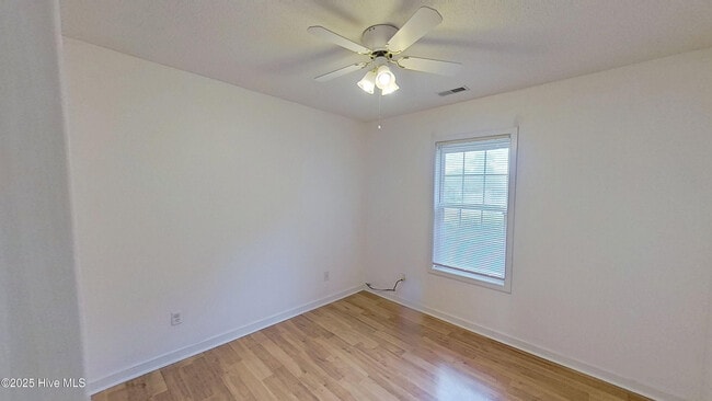 Building Photo - 303 Putnam Dr