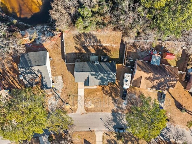 Building Photo - 4320 Falls Dr