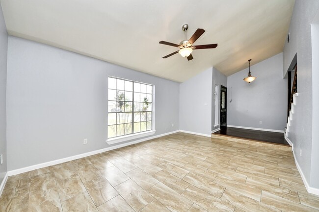 Building Photo - 23927 Verngate Dr